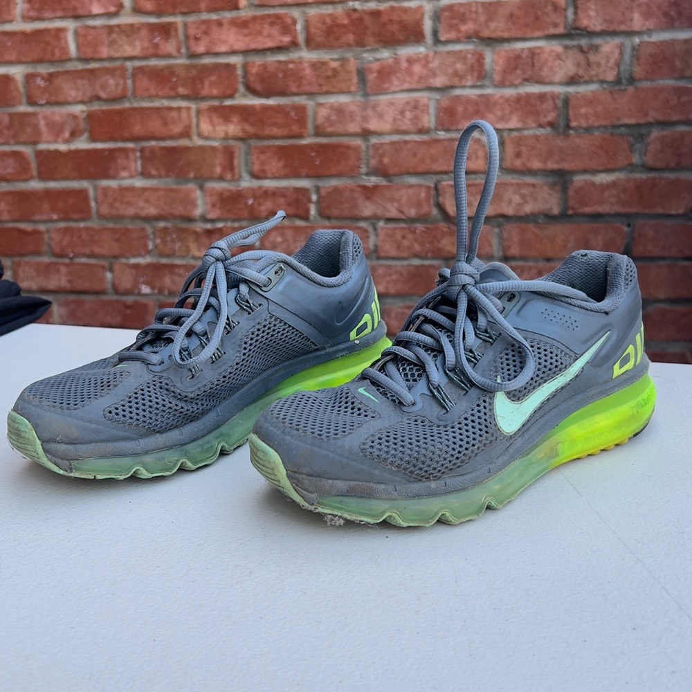 Nike sneakers size 6